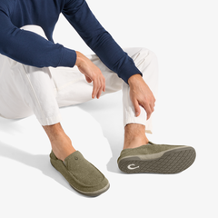 OluKai Men | Moloā Hulu Men‘s Slippers - Clay