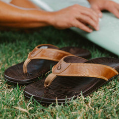 OluKai Men | Hikianalia - Tan / Dark Java