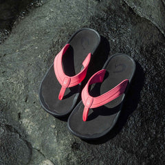 OluKai Women|New Arrivals | ‘Ohana - Hot Pink / Black