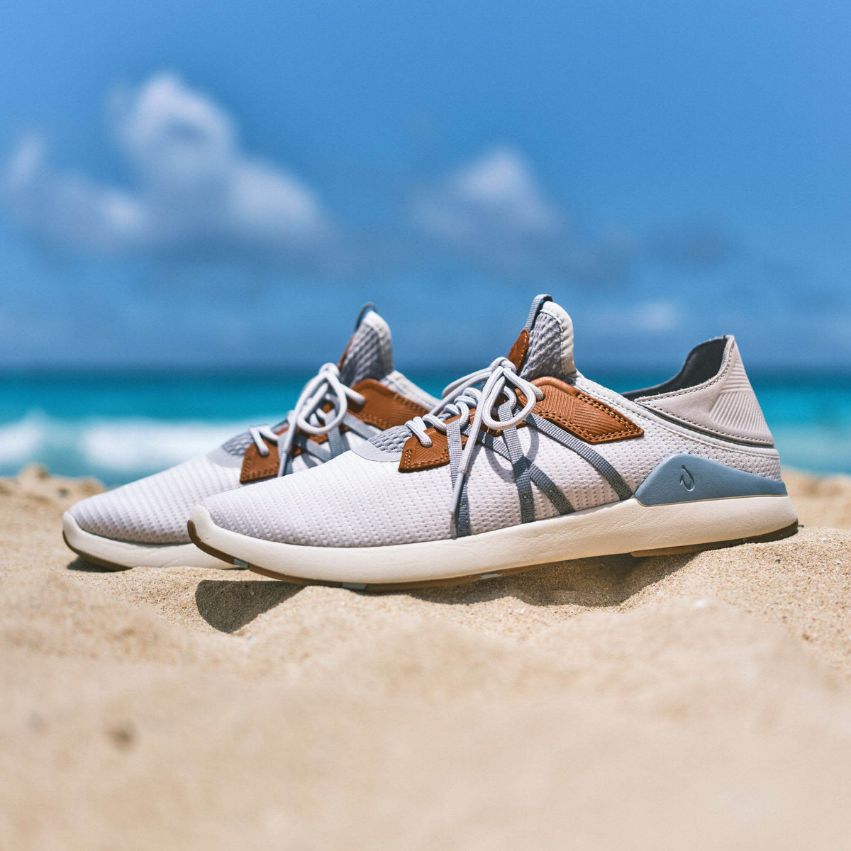 OluKai Men | Mio Lī Men's Athletic Shoes - Mist Grey / Poi