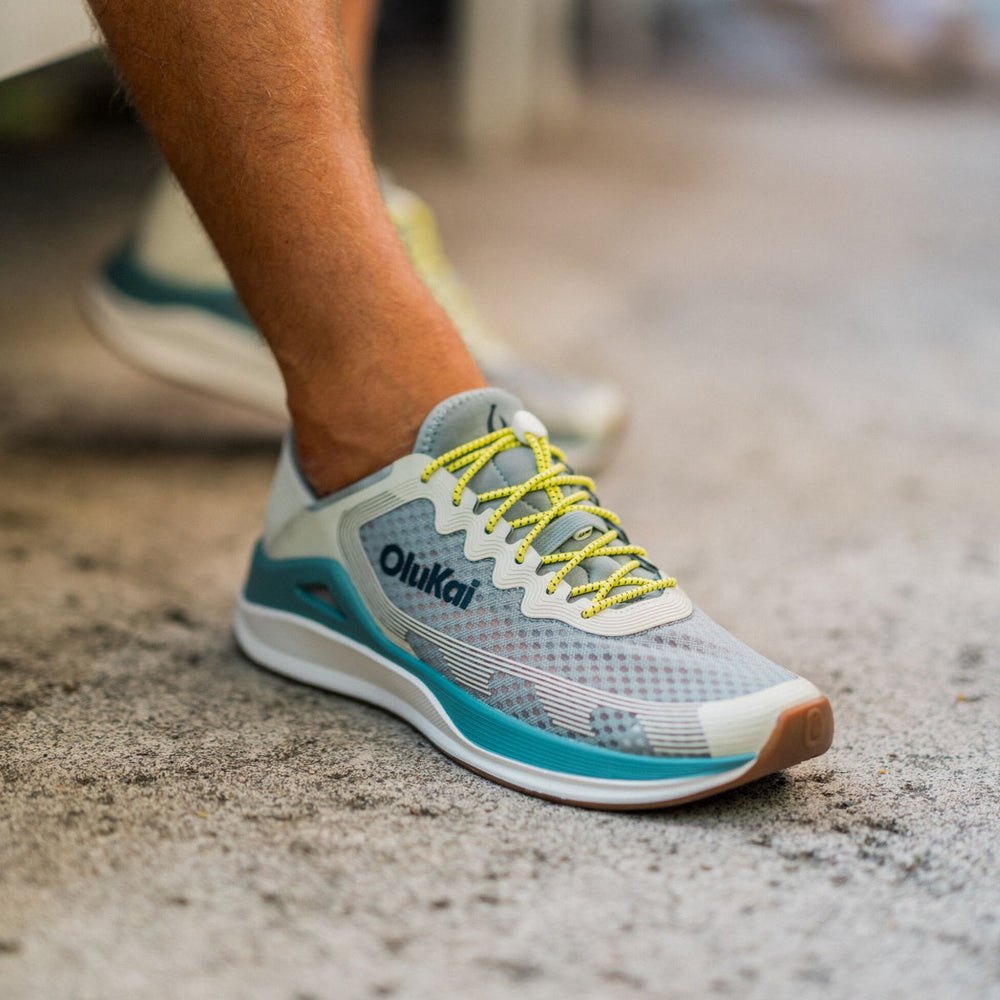 OluKai Men | 'Ahi - Seagreen / White Sand