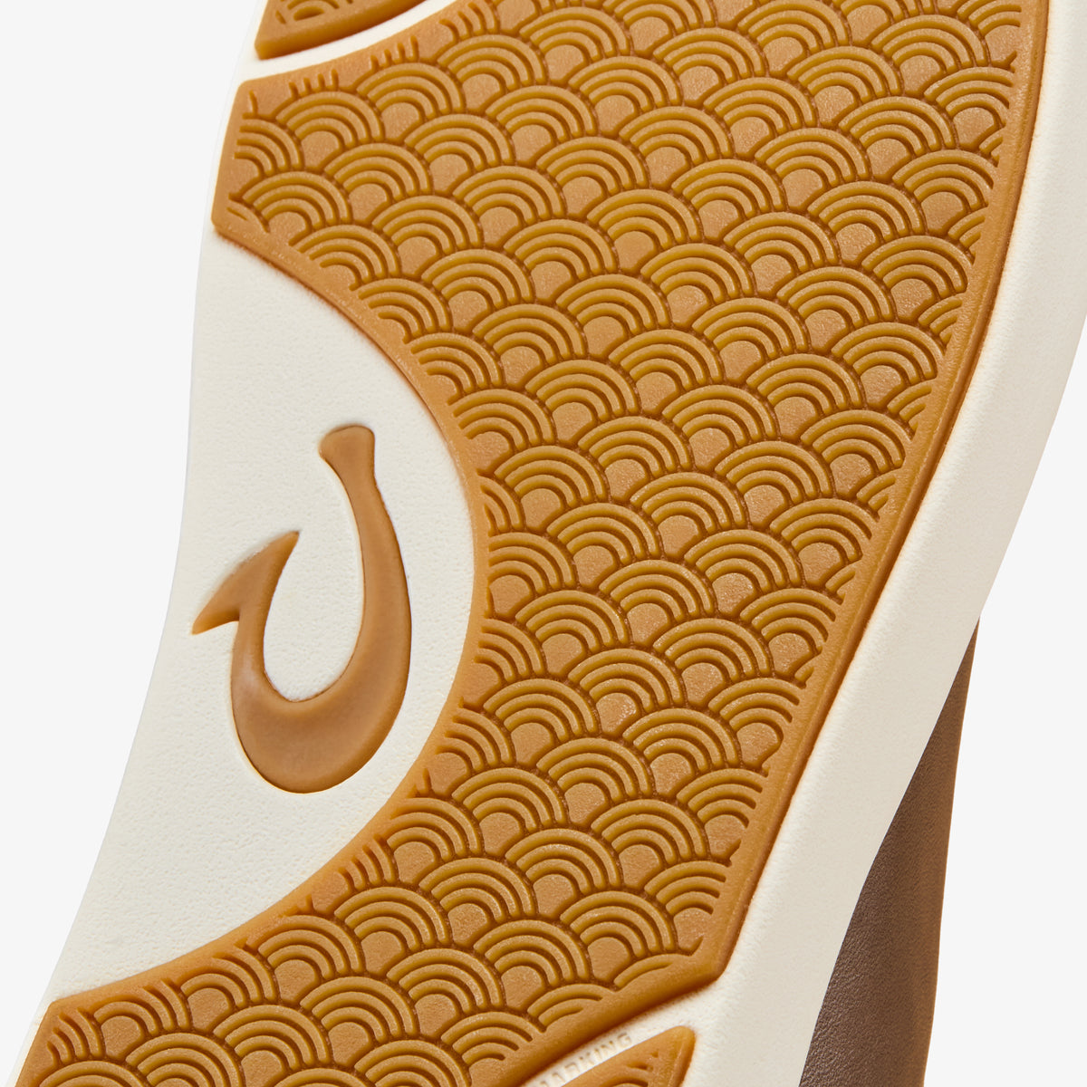 OluKai Men | Lae'ahi Mid - Mustang / Mustang