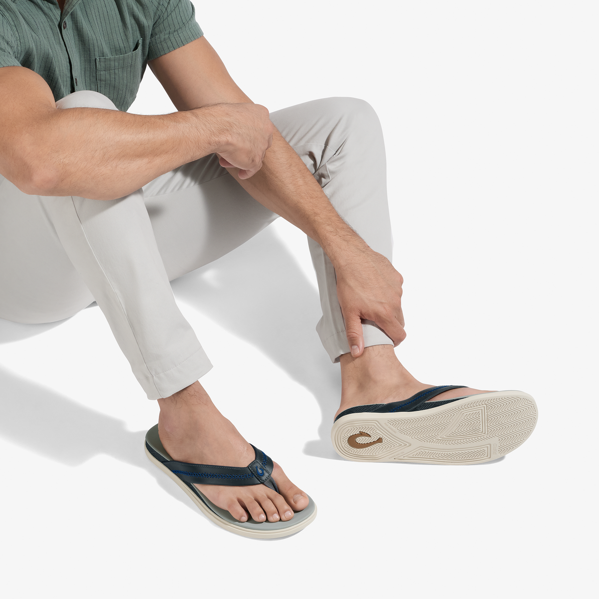 OluKai Men|New Arrivals | Shoreline - Rock / Pale Grey