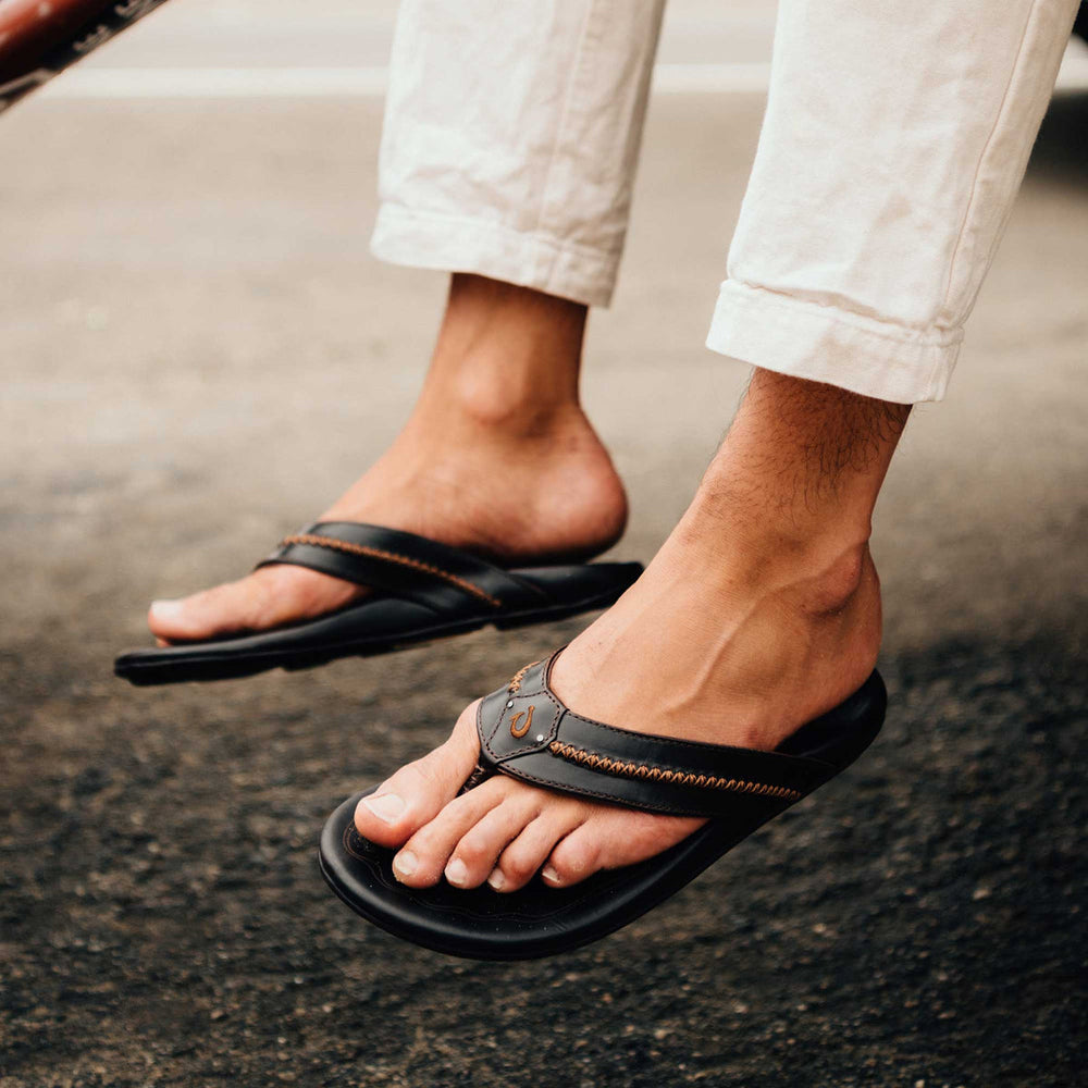 OluKai Men | Mea Ola Men's Leather Beach Sandals - Dark Java