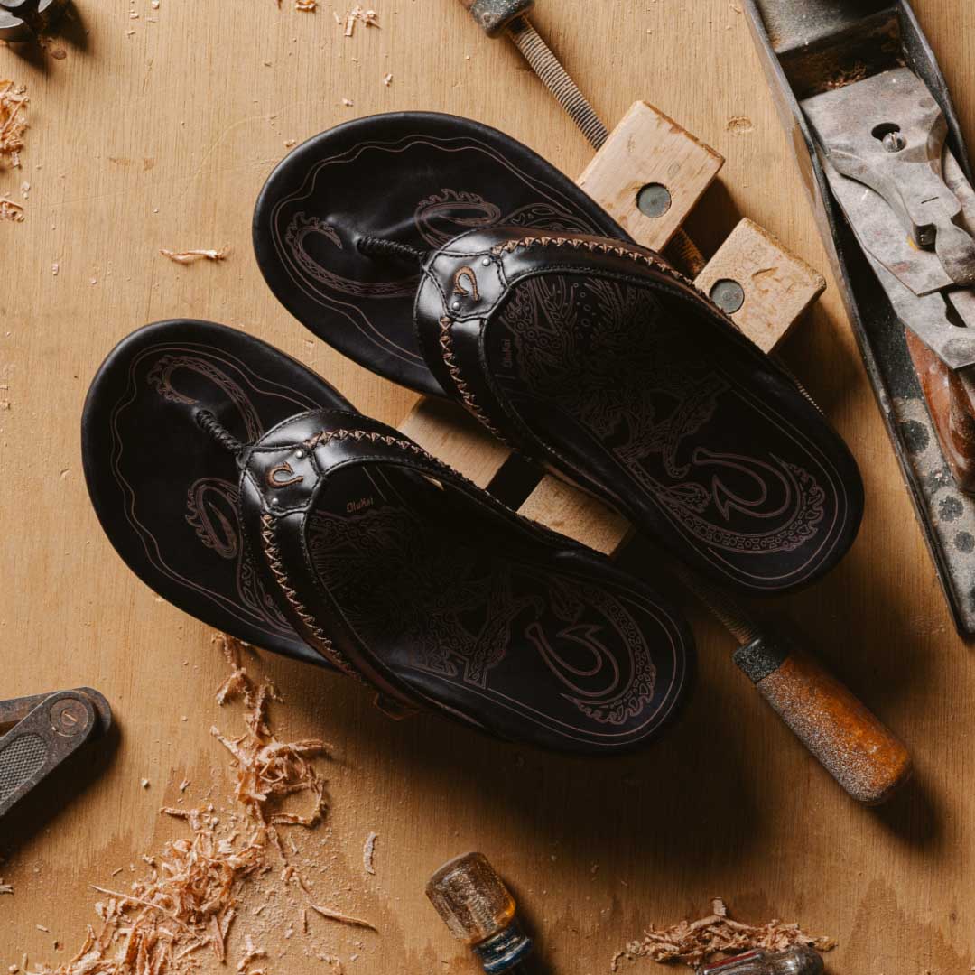 OluKai Men | Mea Ola Men's Leather Beach Sandals - Dark Java