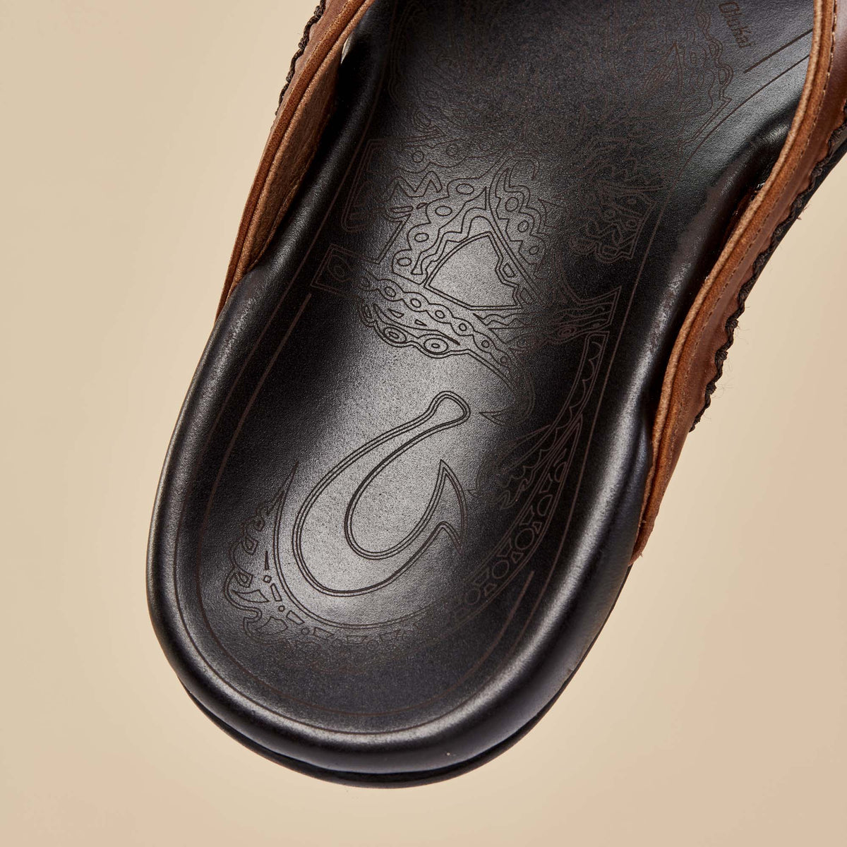 OluKai Men | Mea Ola Men's Leather Sandals - Tan / Dark Java