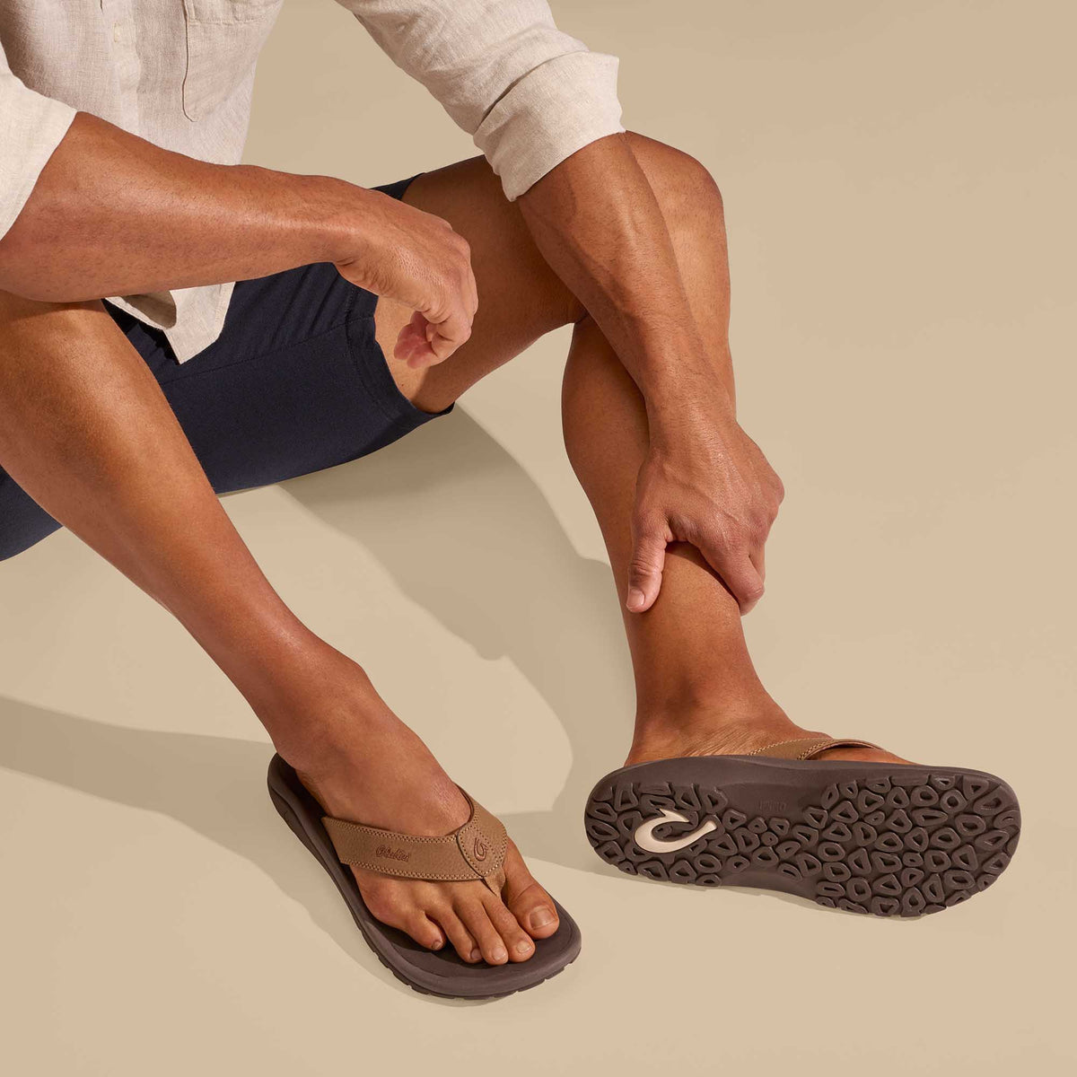 OluKai Men | ‘Ohana Men's Best Selling Beach Sandals - Tan / Dark Java
