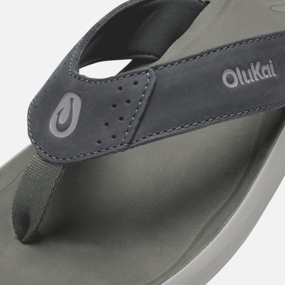 OluKai Men | Pili - Rock / Ash