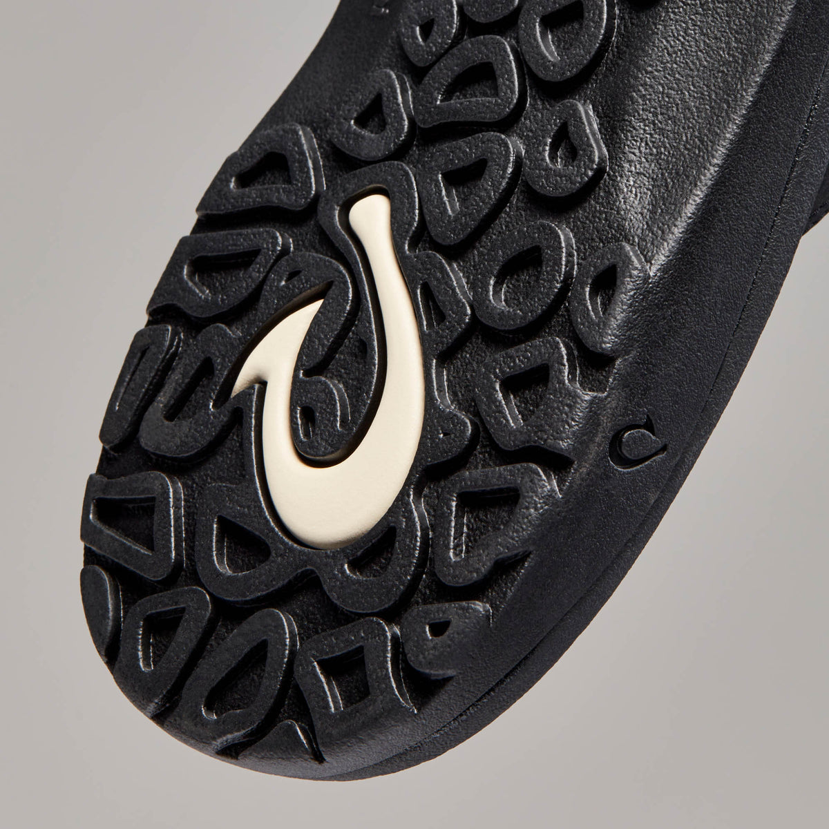 OluKai Men | ‘Ohana Men's Best Selling Beach Sandals - Black