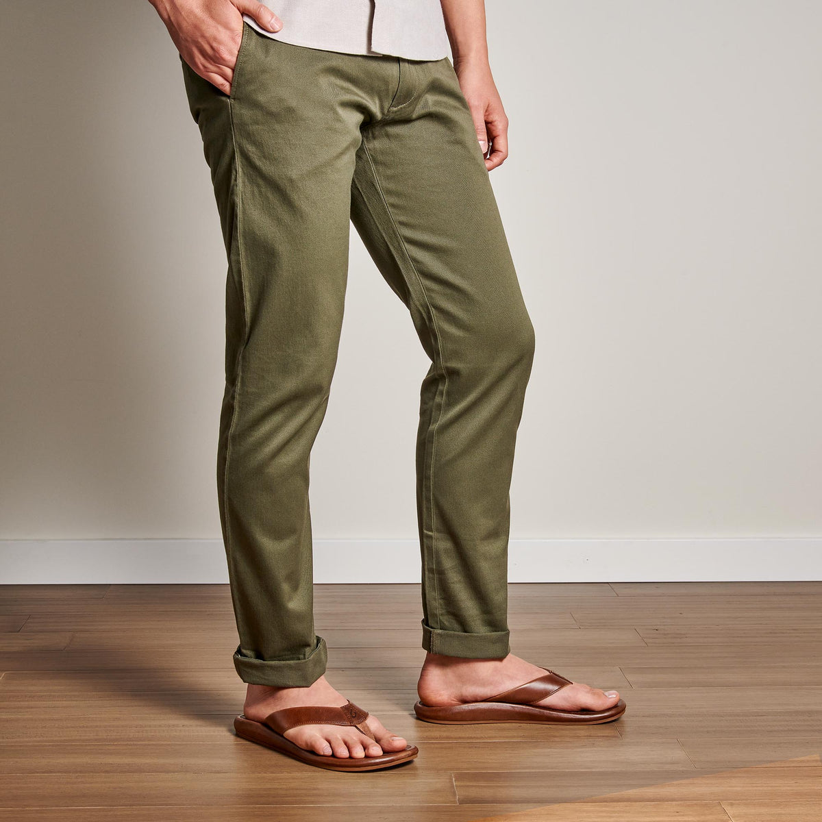 OluKai Men | ‘Ilikai Men‘s Leather Sandals - Toffee