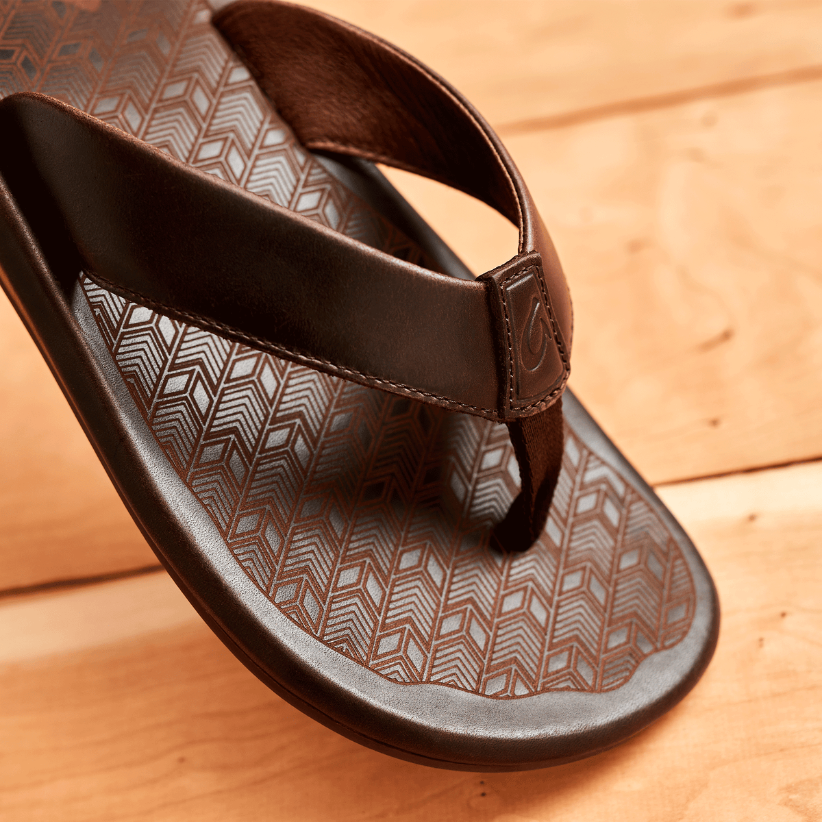 OluKai Men | ‘Ilikai Men‘s Leather Beach Sandals - Dark Wood