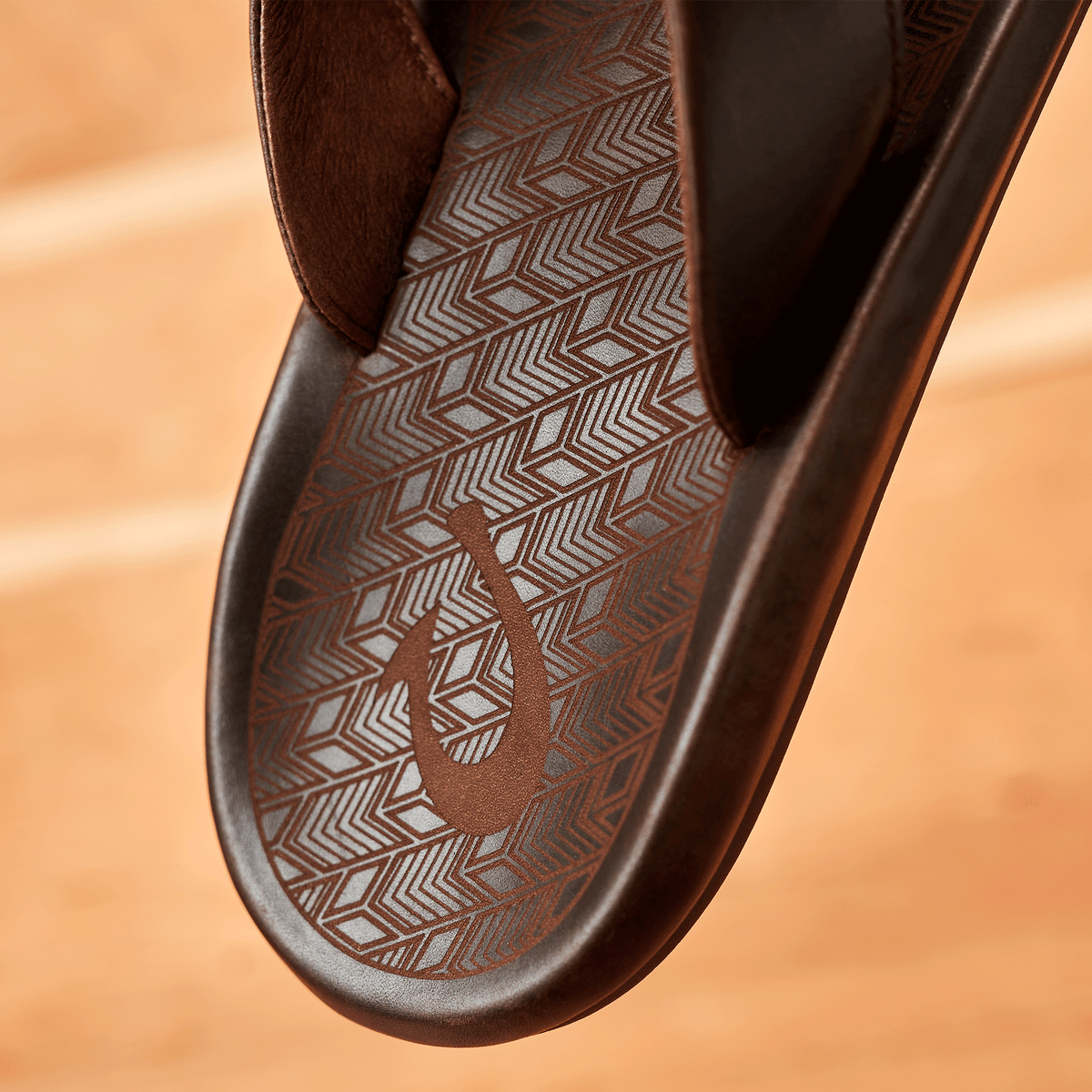 OluKai Men | ‘Ilikai Men‘s Leather Beach Sandals - Dark Wood