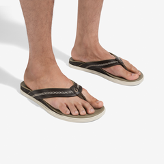 OluKai Men | Shoreline - Mustang / Clay