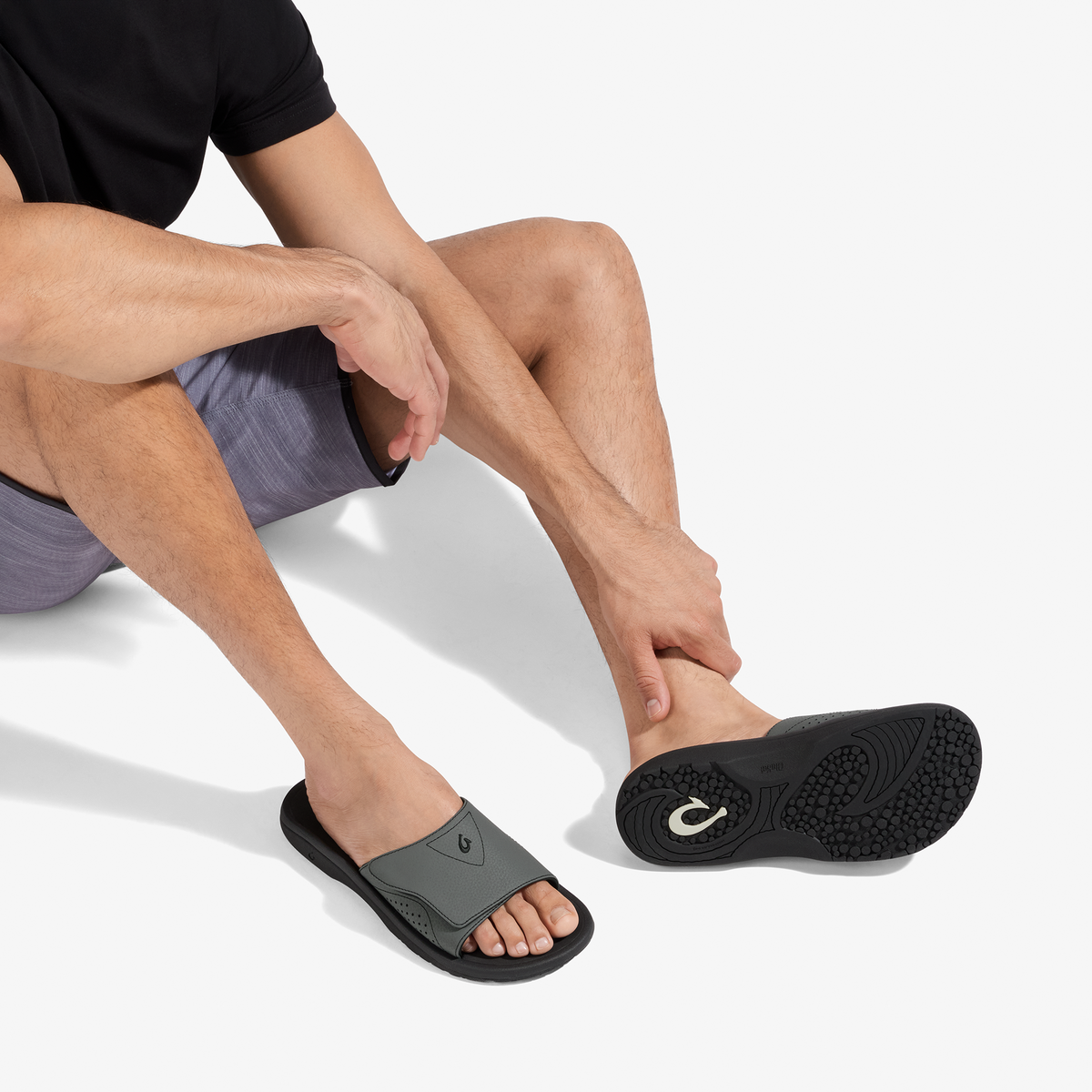 OluKai Men|New Arrivals | Nalu Slide - Rock / Black