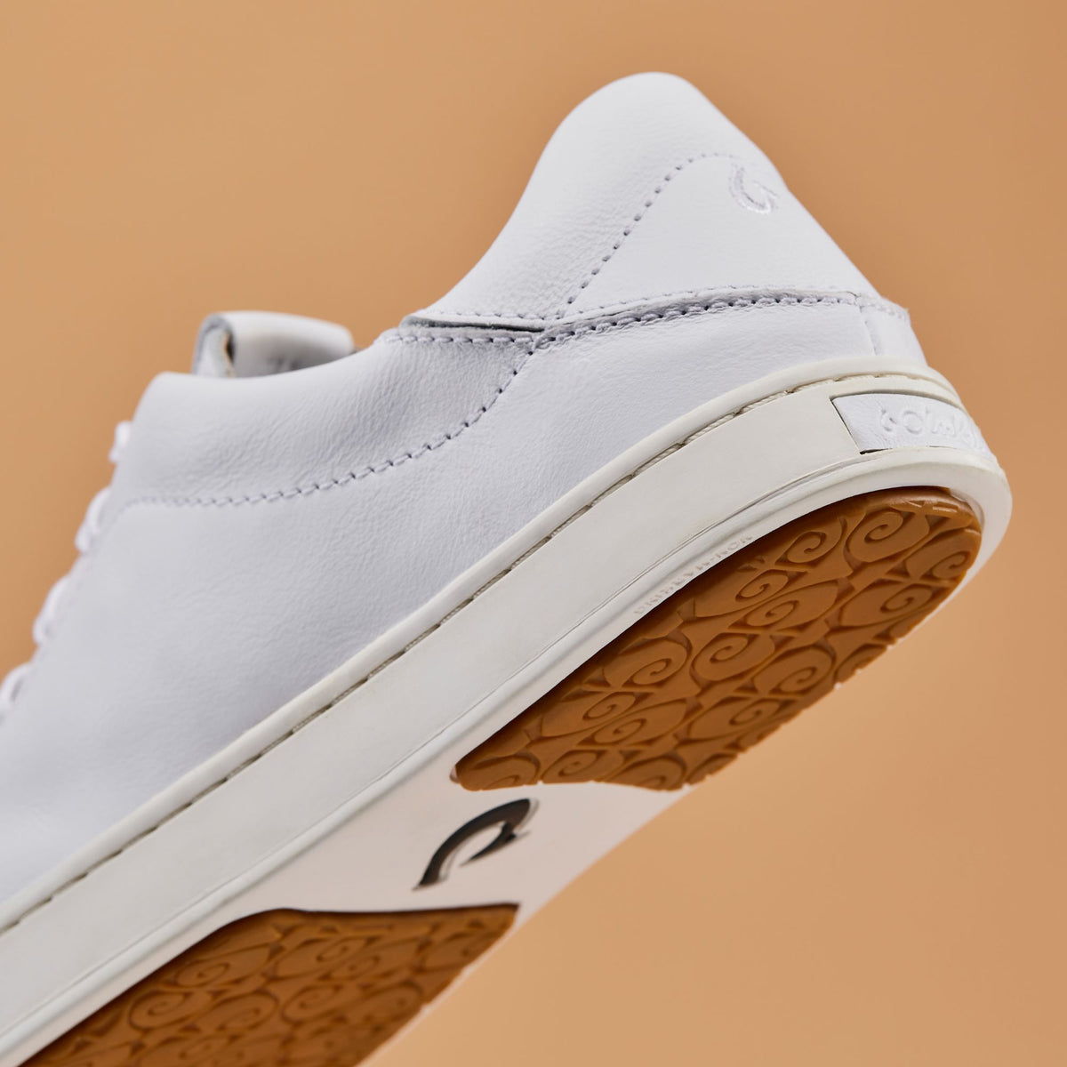 OluKai Women | Pehuea Lī ‘Ili Women's Leather Sneakers - White