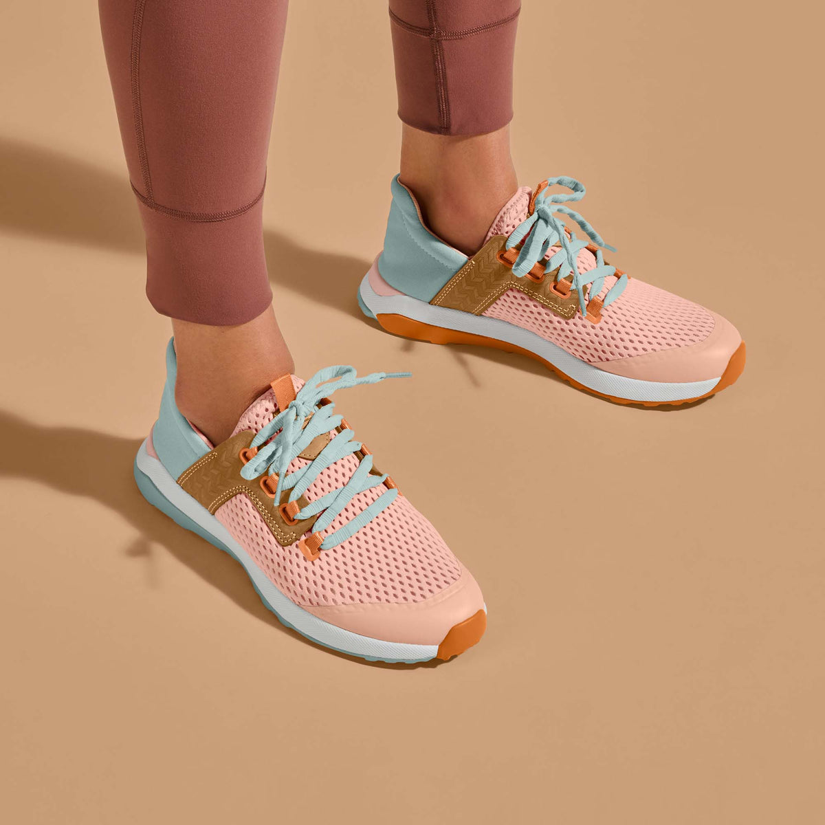 OluKai Women | Wailuku Women’s Athletic Shoes - Peach / Swell
