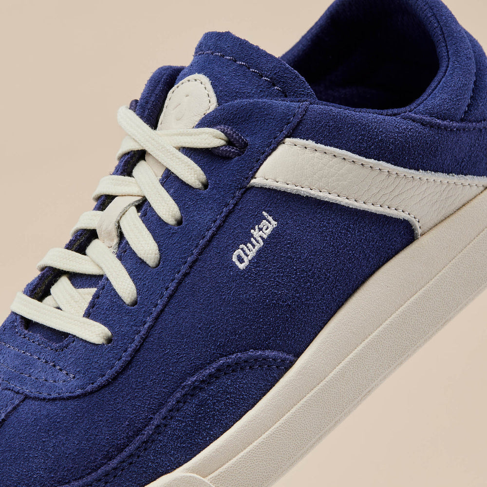OluKai Women | Hā‘upu Women’s Leather Sneakers - Navy / Off White