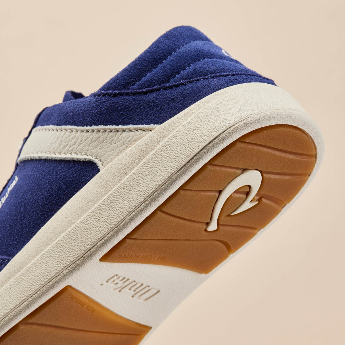 OluKai Women | Hā‘upu Women’s Leather Sneakers - Navy / Off White