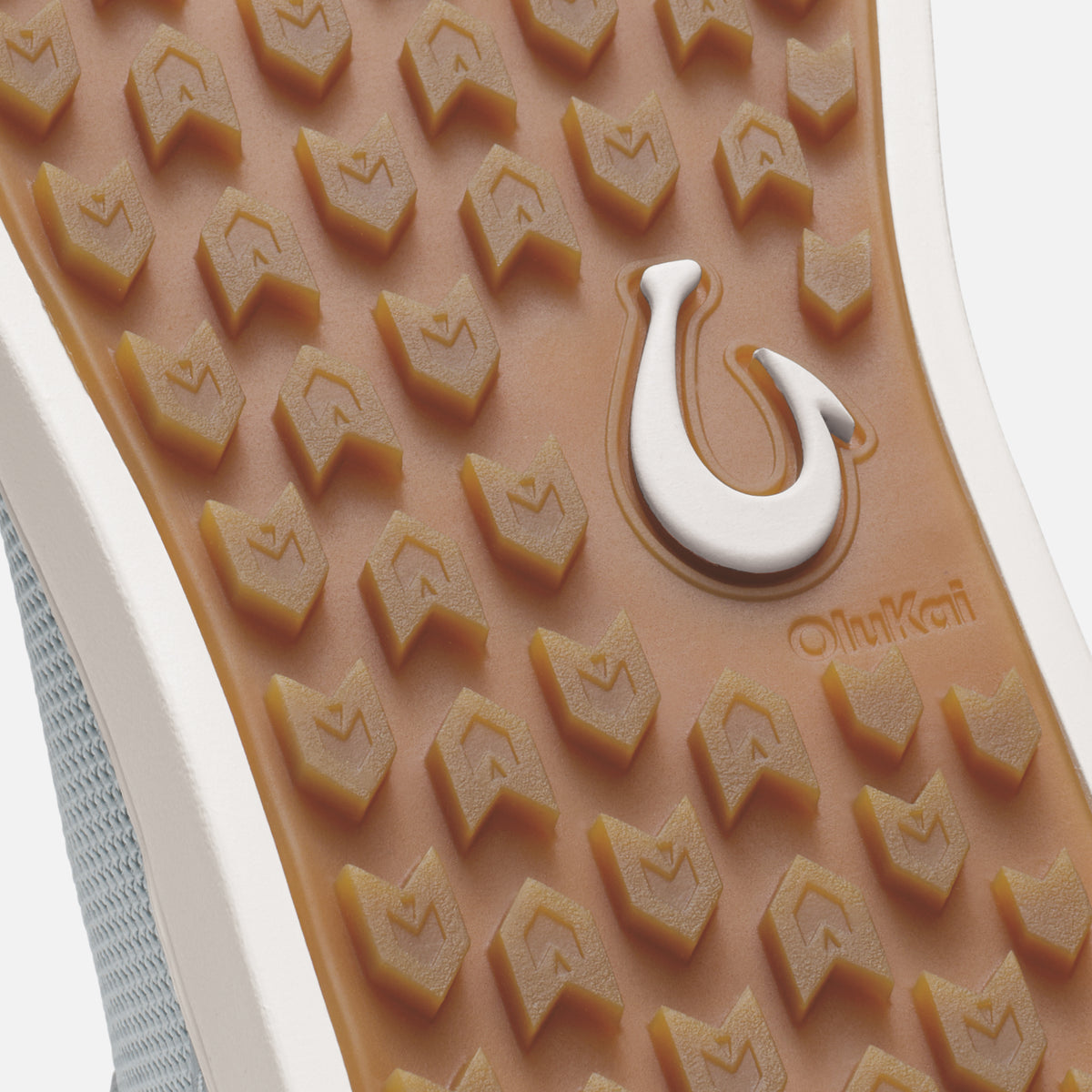 OluKai Women|New Arrivals | Kiahuna - Cloud Grey / Tan