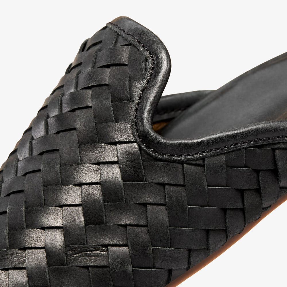 OluKai Women | Mi'i - Onyx / Onyx