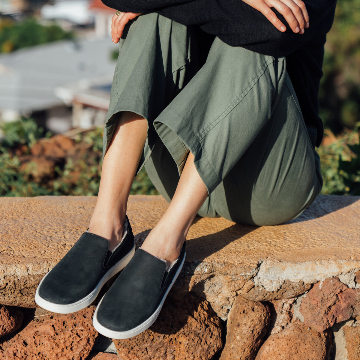 OluKai Women | Pehuea Cozy - Lava Rock