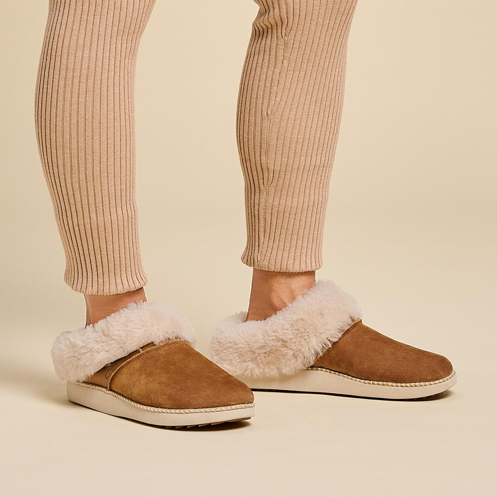OluKai Women | Ku‘i Women‘s Slip-On Slippers - Tan / Bone