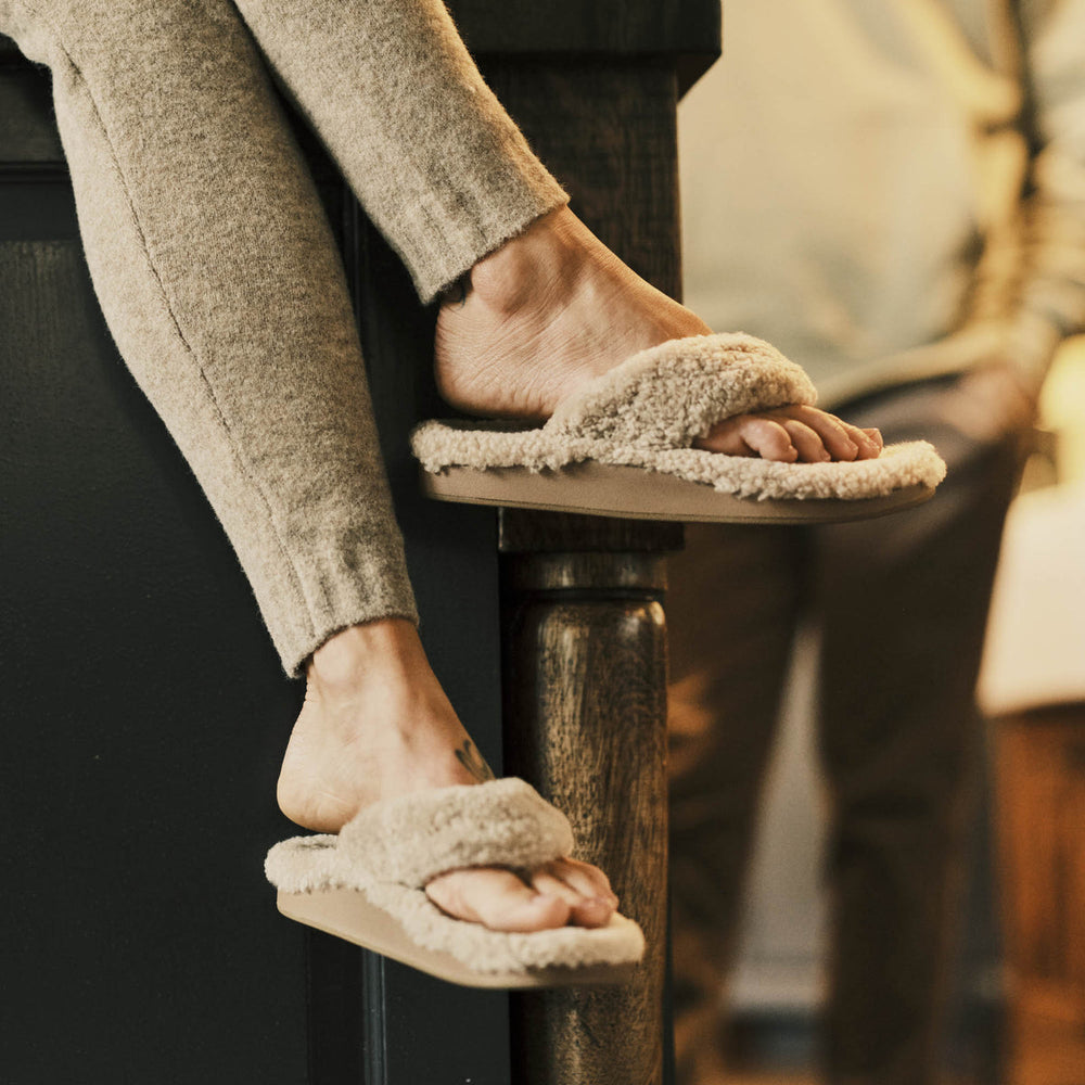 OluKai Women | Kīpe'a Heu Women‘s Flip Flop Slippers - Tan
