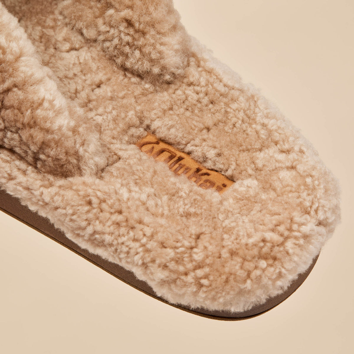 OluKai Women | Kīpe'a Heu Women‘s Flip Flop Slippers - Tan