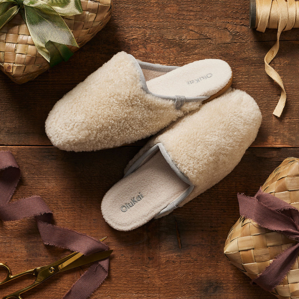 OluKai Women | Hale Mule - Tapa / Ash
