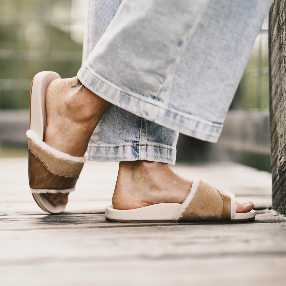 OluKai Women | Hō‘ala Slide Women’s Slide Slipper Sandals - Tan / Puka
