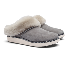 OluKai Women | Ku‘i Women’s Fuzzy Slip-On Slippers - Fog