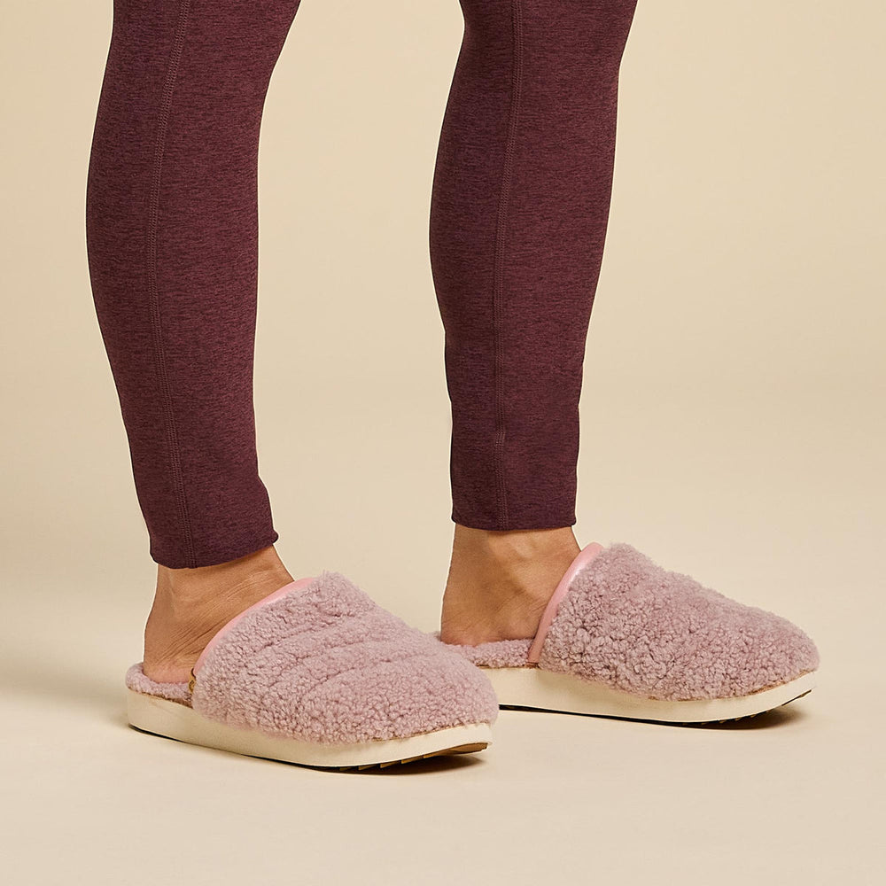 OluKai Women | Pūpū Mua Women’s Shearling Mule Slipper - Pink Sea Salt