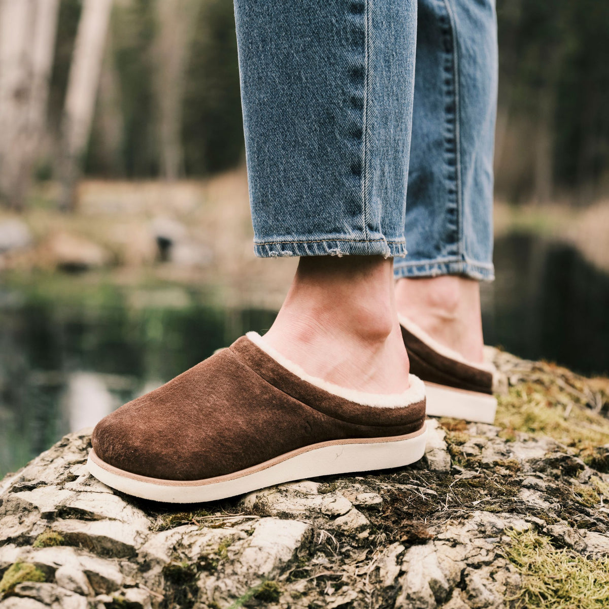 OluKai Women | Mani - Dark Oak / Golden Sand