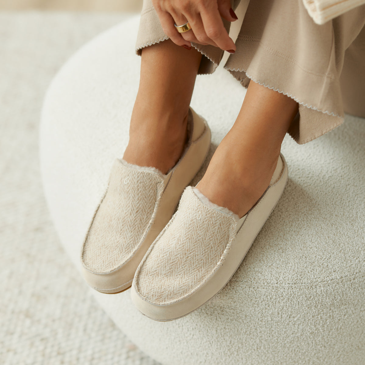 OluKai Women | Nohea Slipper - Kapa Stripe / Puka