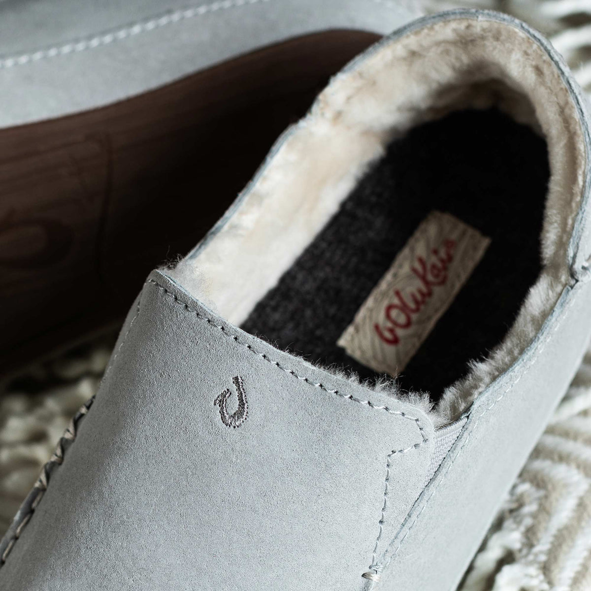 OluKai Women | Nohea Women's Leather Slippers - Pale Grey