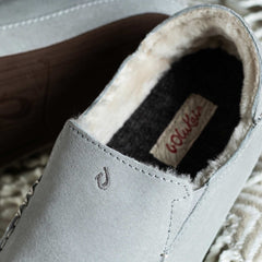 OluKai Women | Nohea Women's Leather Slippers - Pale Grey