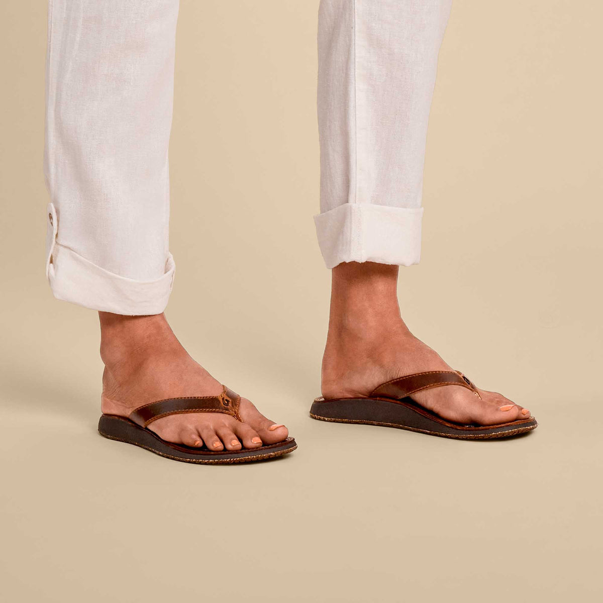 OluKai Women | Paniolo Women’s Leather Beach Flip Flops - Natural