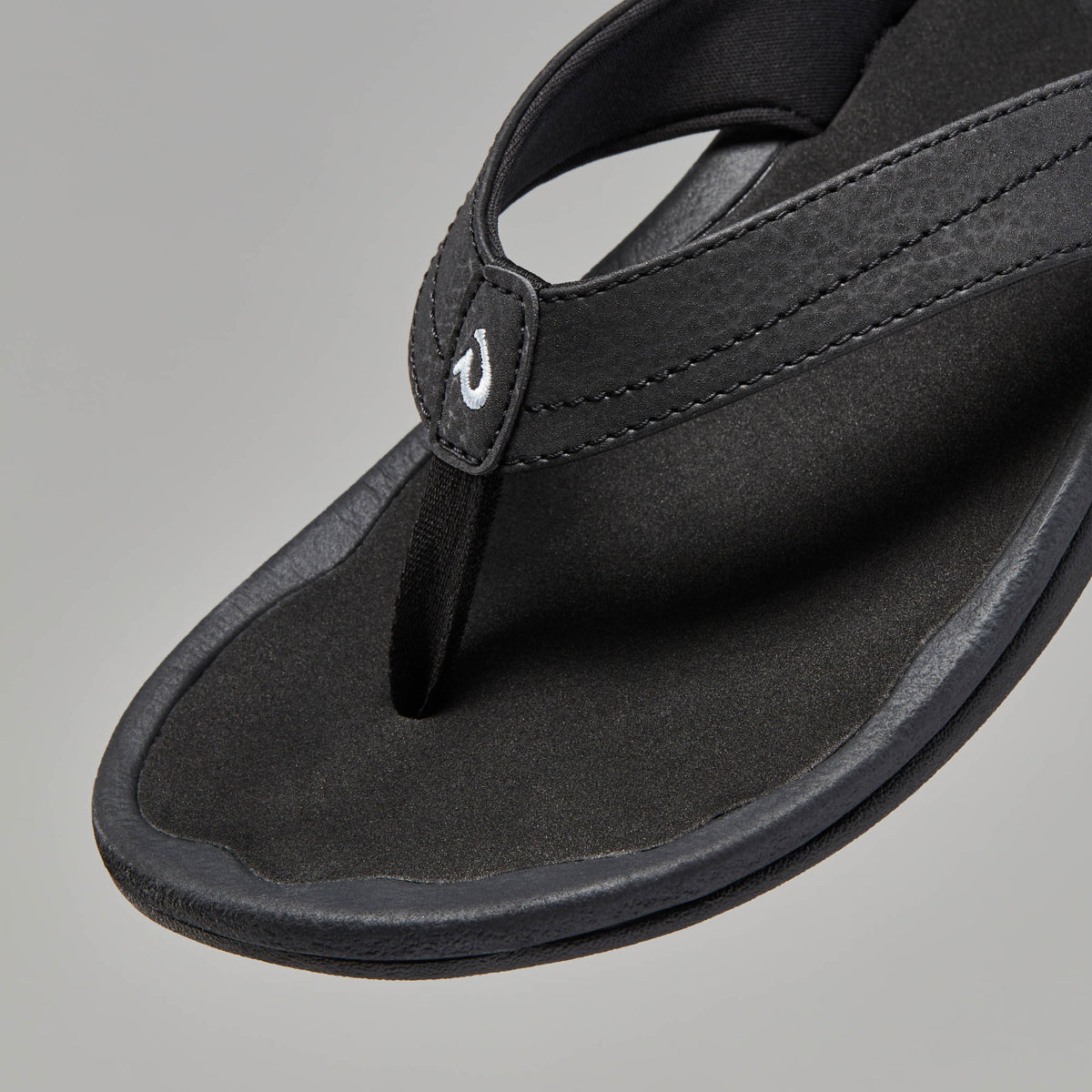 OluKai Women | ‘Ohana Women's Best Selling Beach Sandals - Black