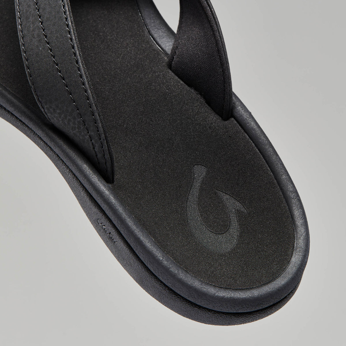 OluKai Women | ‘Ohana Women's Best Selling Beach Sandals - Black