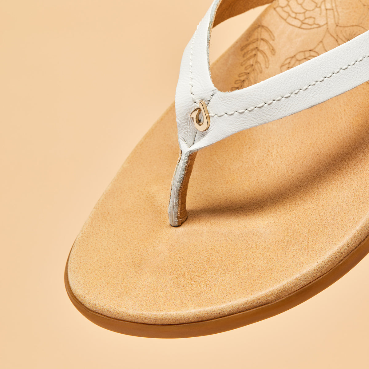 OluKai Women | Honu Women’s Leather Sandals - Bright White / Golden Sand