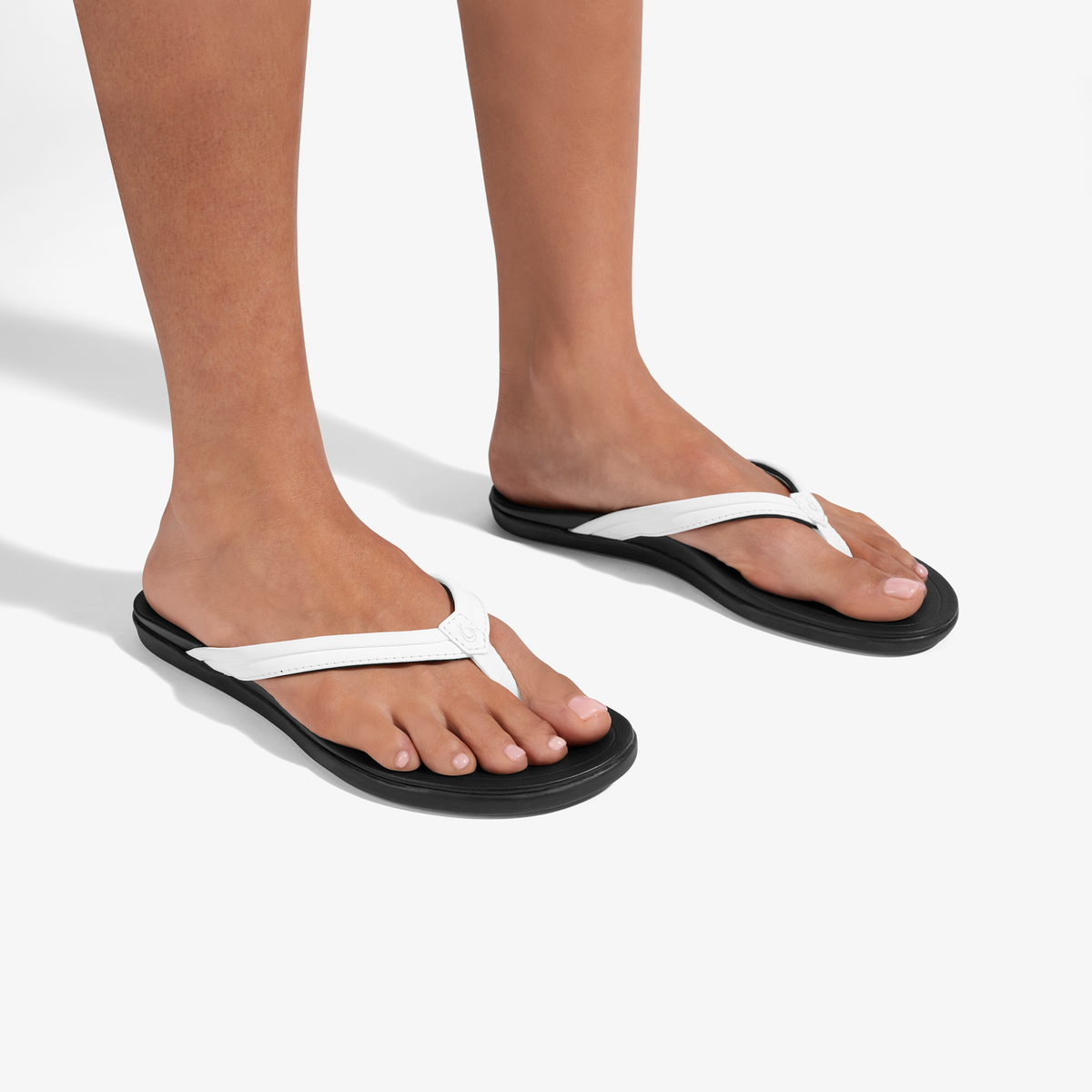 OluKai Women|New Arrivals | Ho‘opio Malua - Bright White / Warm Sand