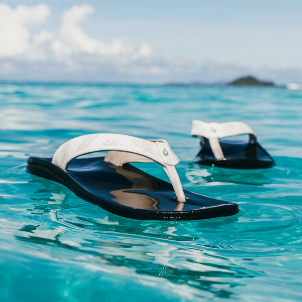 OluKai Women | ‘Ohana Women's Beach Sandals - Bright White / Hua