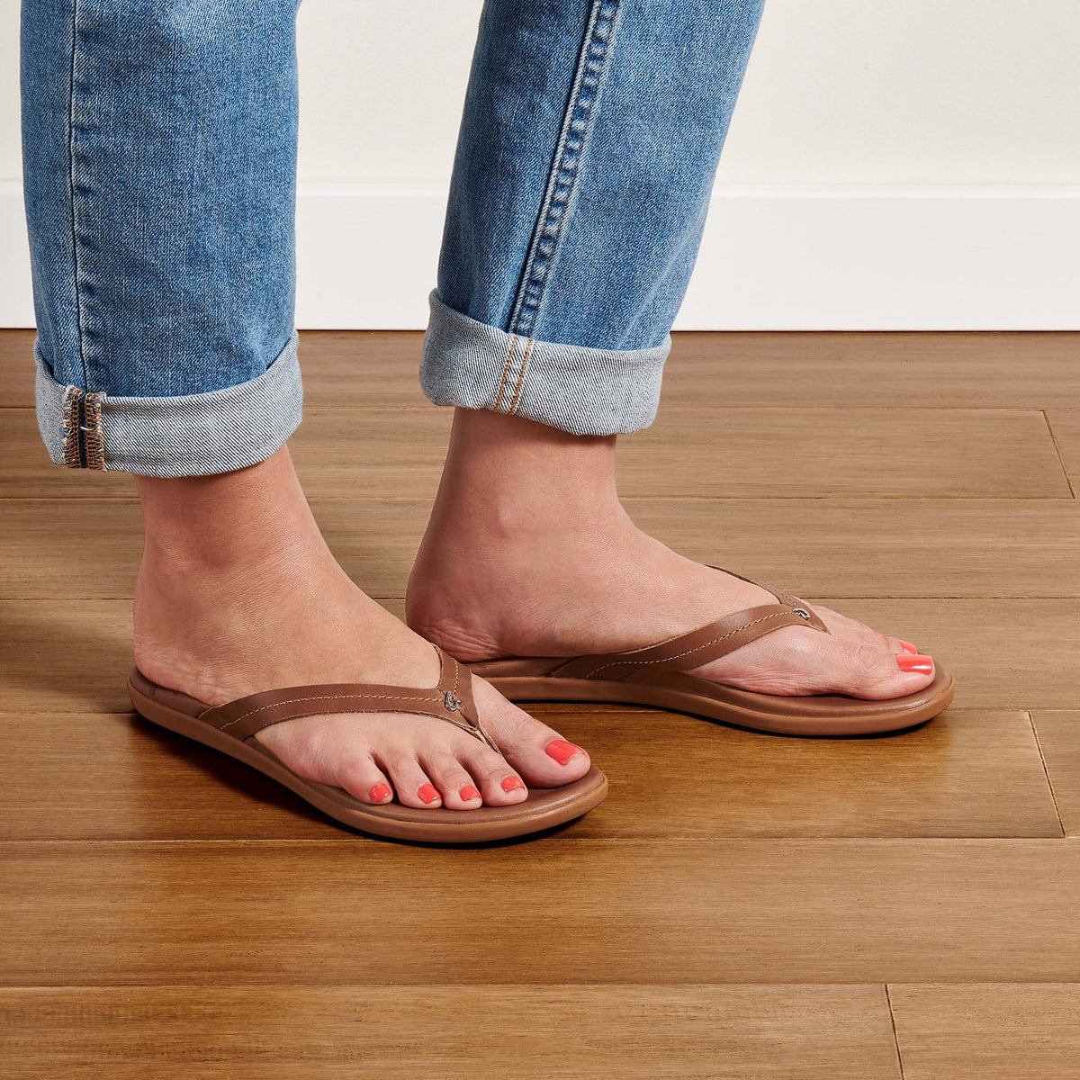 OluKai Women | Honu Women’s Leather Beach Sandals - Tan