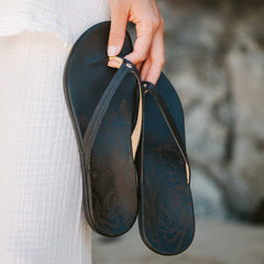 OluKai Women | Honu Women’s Leather Beach Sandals - Black