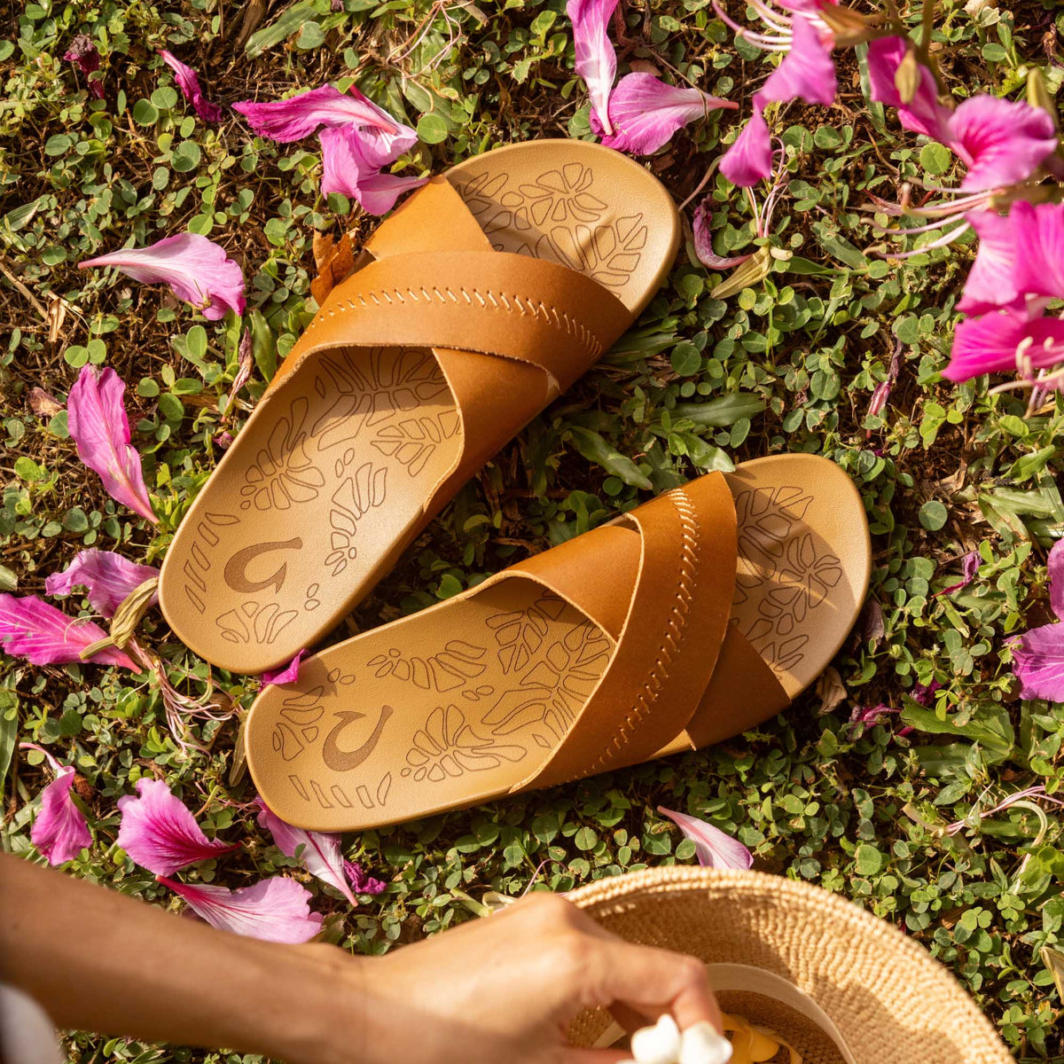 OluKai Women | Kipe‘a ‘Olu Women‘s Slide Sandals - Sahara