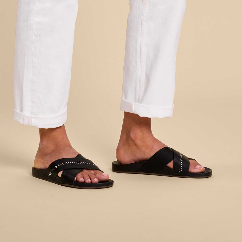 OluKai Women | Kipe‘a ‘Olu Women‘s Slide Sandals - Black