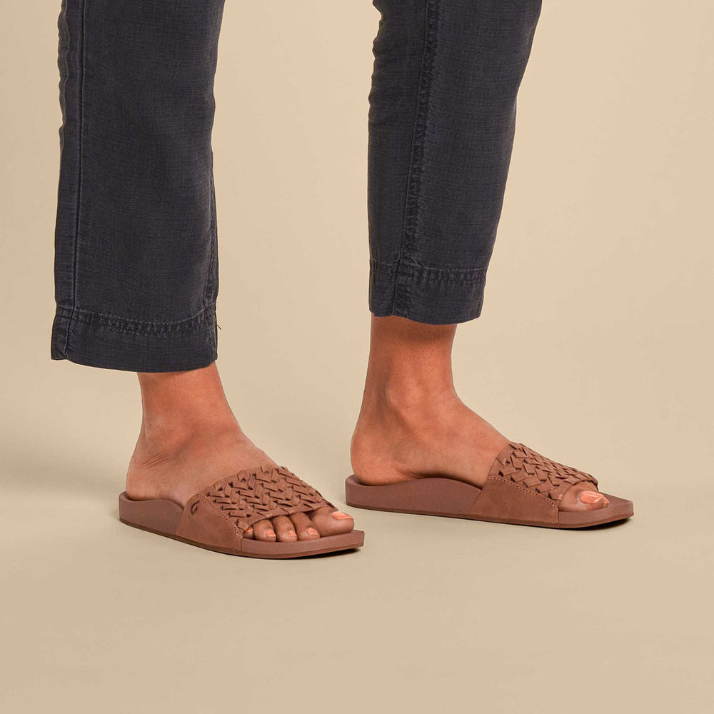 OluKai Women | Kāmola Women’s Leather Slide Sandals - Tan