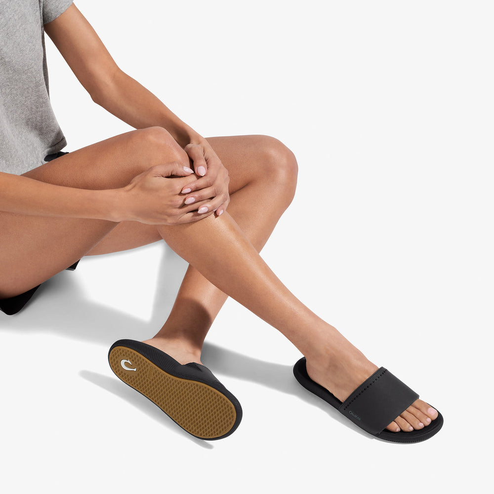 OluKai Women|New Arrivals | Ulele Slide - Black / Black